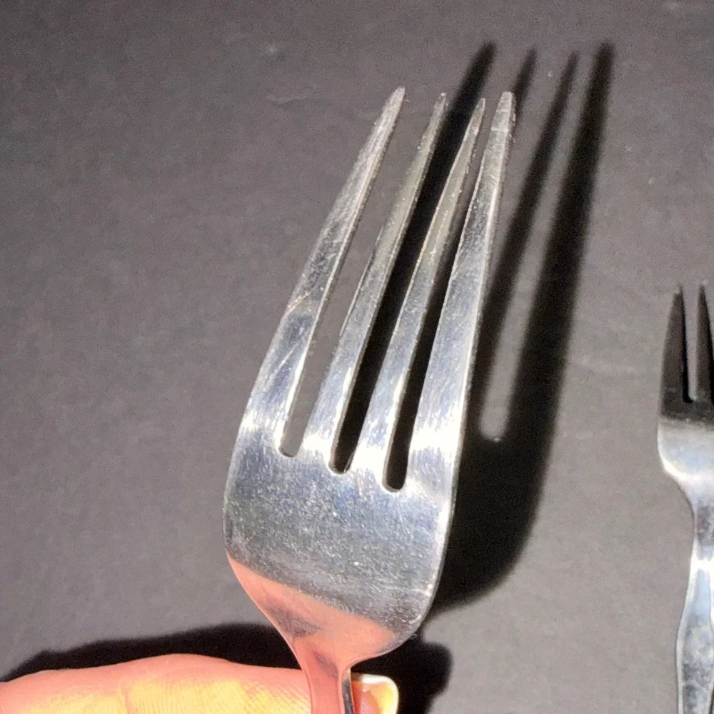 Stainless Steel Dinner Forks Set of 4 Contoured Fiddleback Handle Silver 7.25in
